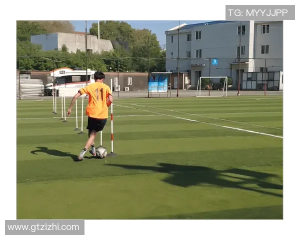 提升足球速度的五大技巧与训练方法解析 提升足球速度的五大技巧与训练方法解析